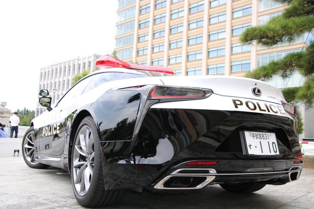 Cảnh sát Nhật nói “không” với siêu xe ngoại quốc, chơi hàng nội địa là coupe cao cấp nhất nhà Lexus ảnh 3