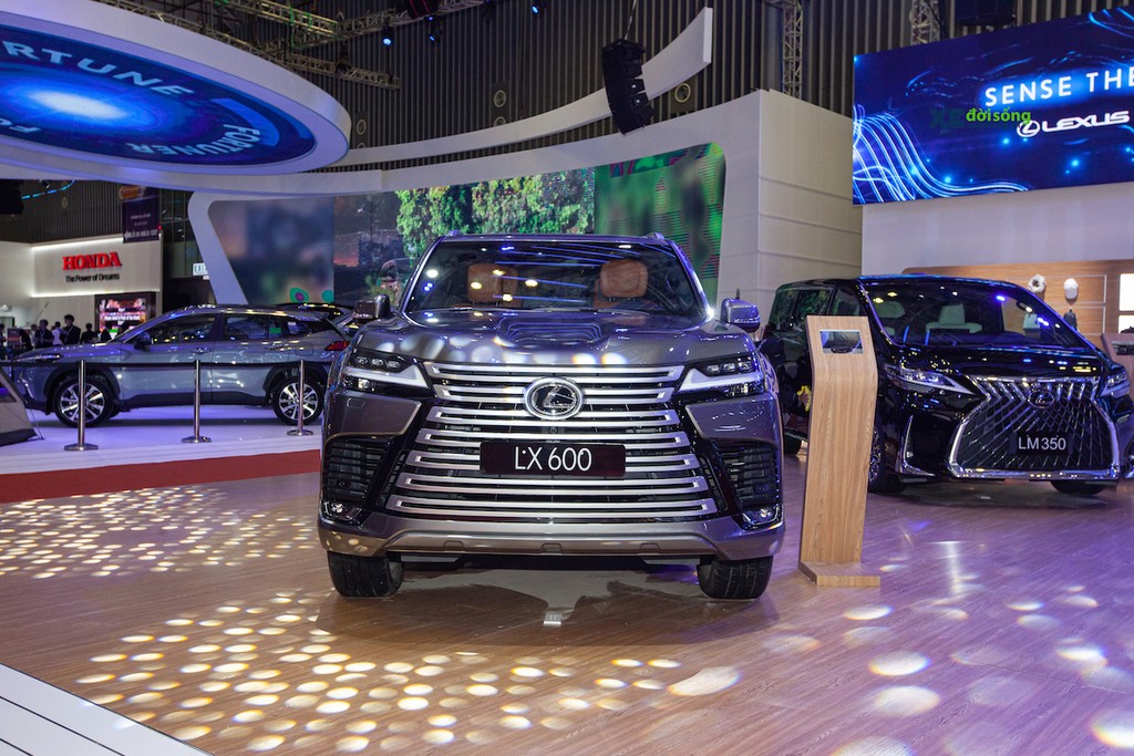 Cận cảnh LEXUS LX 600 VIP – “Chuyên cơ mặt đất” được trưng bày tại Việt Nam Motor Show 2022 ảnh 2