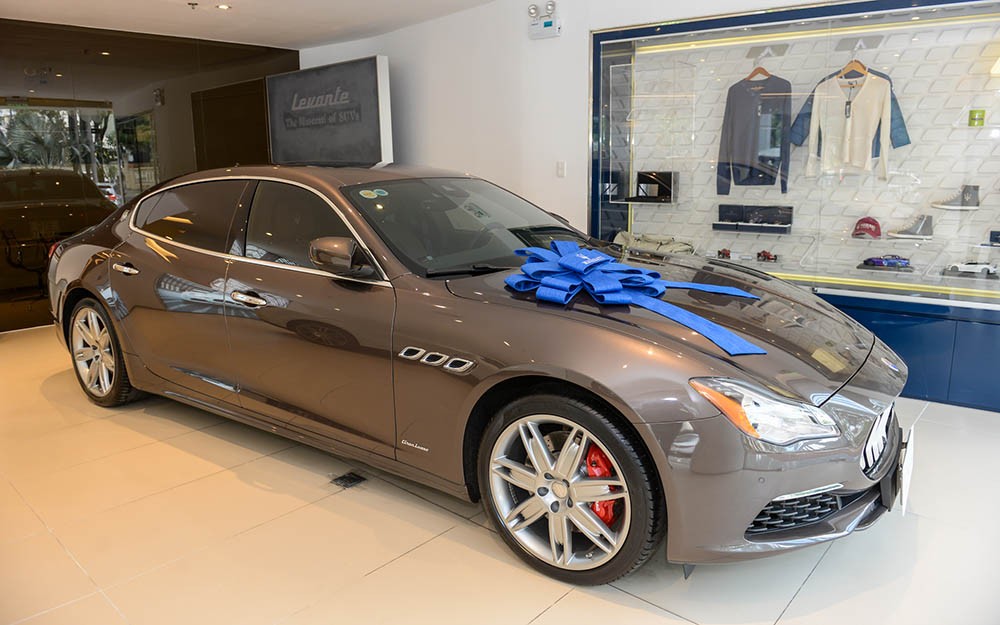 Á Hậu Thúy Vân tậu Maserati Quattroporte GranLusso giá hơn 7,9 tỉ đồng ảnh 5