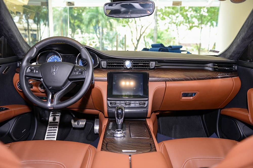 Á Hậu Thúy Vân tậu Maserati Quattroporte GranLusso giá hơn 7,9 tỉ đồng ảnh 7