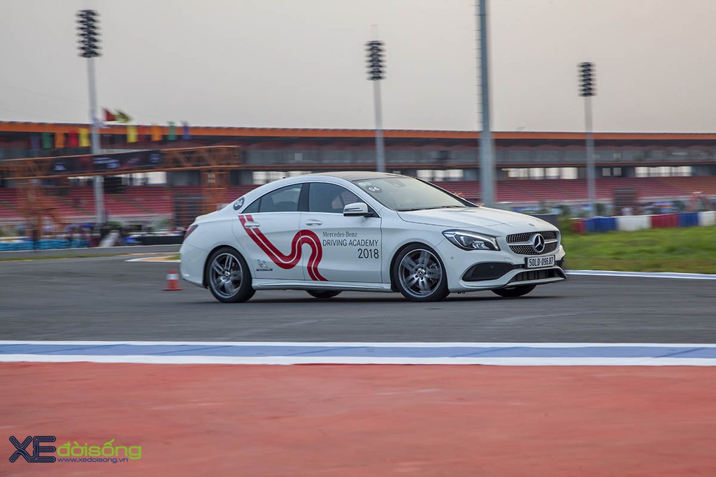 Học kỹ năng đua xe với Mercedes-Benz tại trường đua Đại Nam ảnh 10