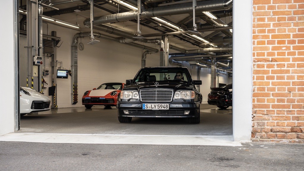 Cách đây 30 năm, Porsche đã từng sản xuất xe... Mercedes E-Class và thành công như thế nào? ảnh 10