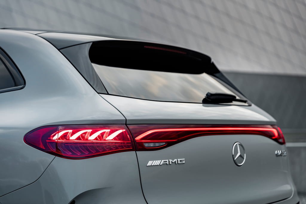 Mercedes-Benz EQE SUV có 2 bản hiệu năng cao AMG: model mạnh nhất công suất lên tới 687 mã lực ảnh 12
