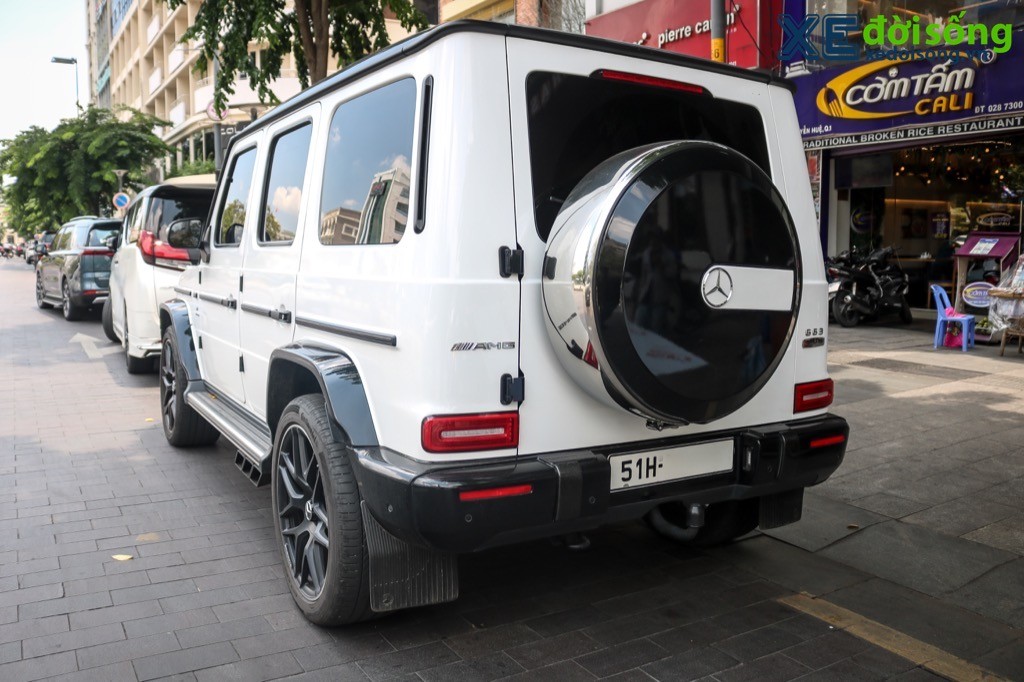 Siêu SUV Mercedes-AMG G 63 ghế chủ tịch độc nhất Việt Nam hoá trang với màu mới ít nổi hơn ảnh 2