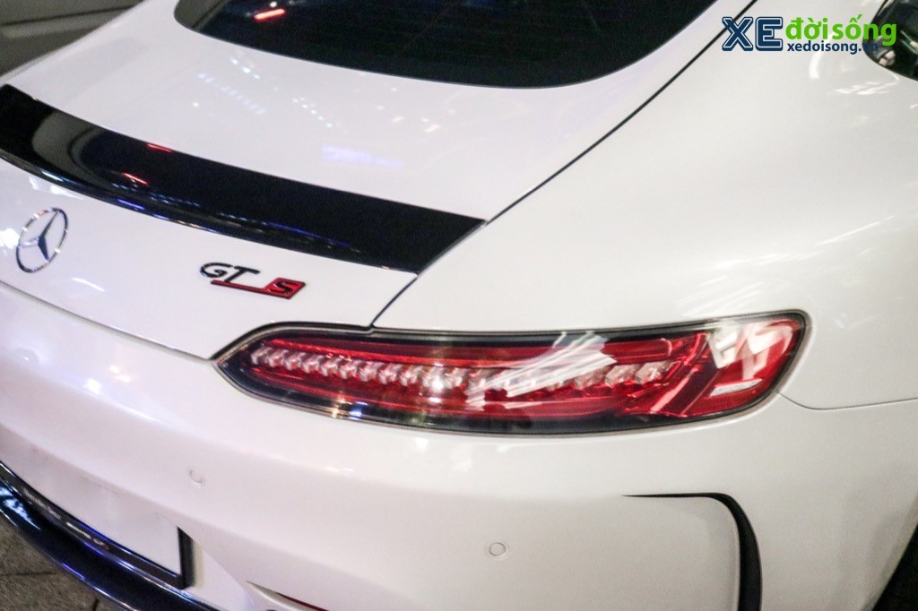 Giữa phố đêm Sài Gòn, xe thể thao Mercedes-AMG GT S vẫn toả sáng “hút mắt” người qua đường ảnh 8