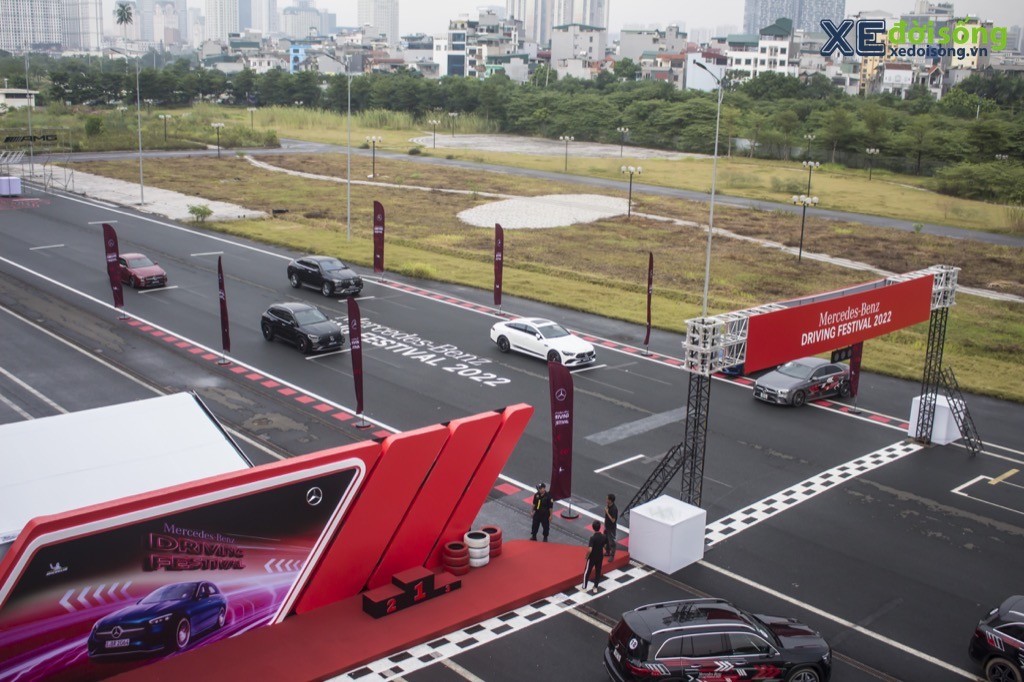 Mercedes-Benz đem dàn xe hơn trăm tỷ tới Hà Nội, cho khách hàng trải nghiệm tại trường đua F1 100 triệu USD ảnh 2