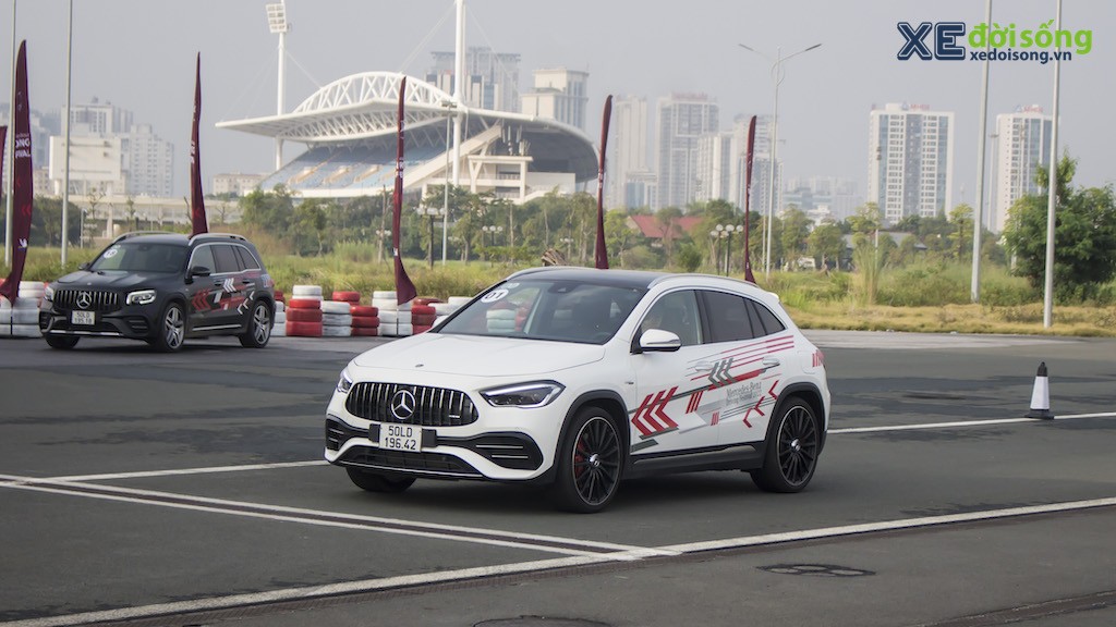 Mercedes-Benz đem dàn xe hơn trăm tỷ tới Hà Nội, cho khách hàng trải nghiệm tại trường đua F1 100 triệu USD ảnh 10