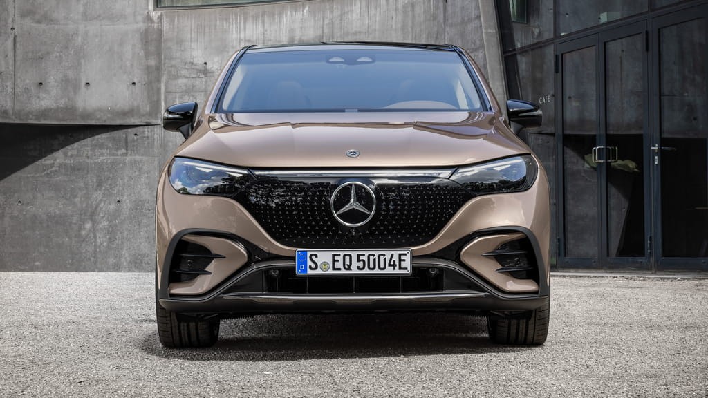 Ra mắt Mercedes-Benz EQE SUV 2023: Công nghệ ngập tràn, quãng đường di chuyển ấn tượng ảnh 4
