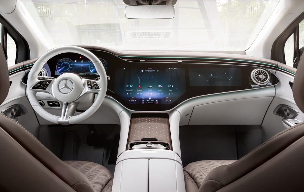 Ra mắt Mercedes-Benz EQE SUV 2023: Công nghệ ngập tràn, quãng đường di chuyển ấn tượng ảnh 8