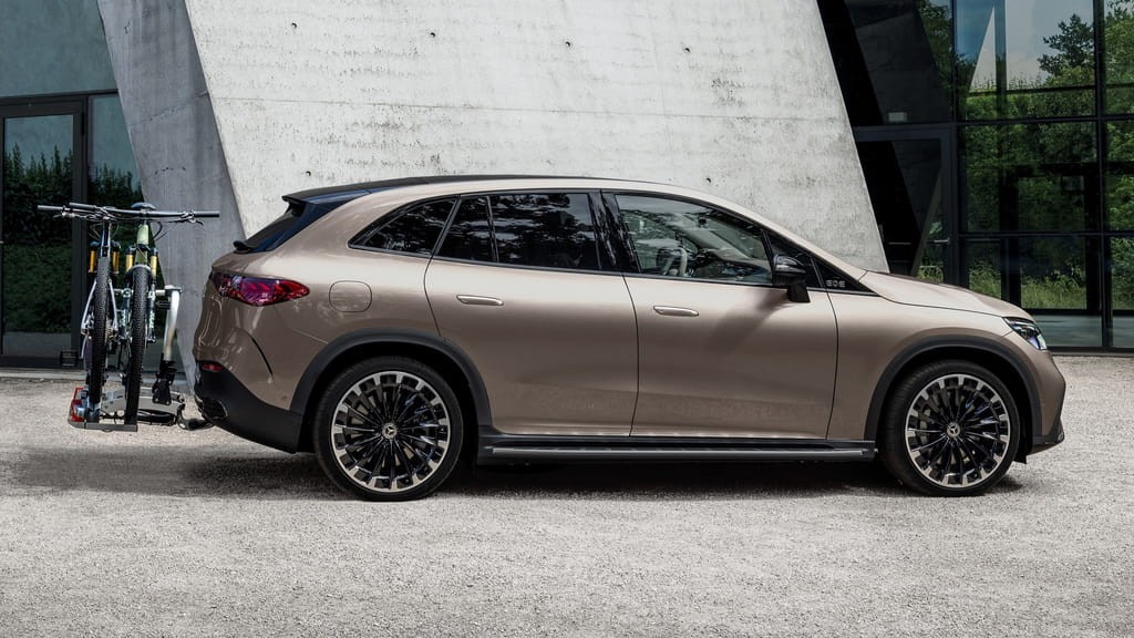 Ra mắt Mercedes-Benz EQE SUV 2023: Công nghệ ngập tràn, quãng đường di chuyển ấn tượng ảnh 2