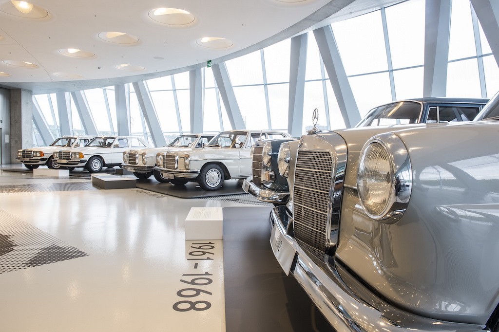 Mercedes E-Class: “Trái tim của thương hiệu”, công thần doanh số trong suốt hơn 70 năm (phần I) ảnh 4