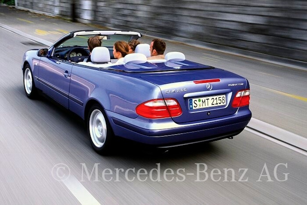 Mercedes E-Class: “Trái tim” của thương hiệu, công thần doanh số trong suốt hơn 70 năm (phần cuối - Cabriolet) ảnh 3