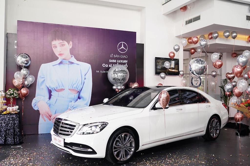 Mới 23 tuổi, ca sĩ Hiền Hồ đã tậu Mercedes-Benz S-Class xa xỉ, giá 5 tỷ đồng ảnh 11