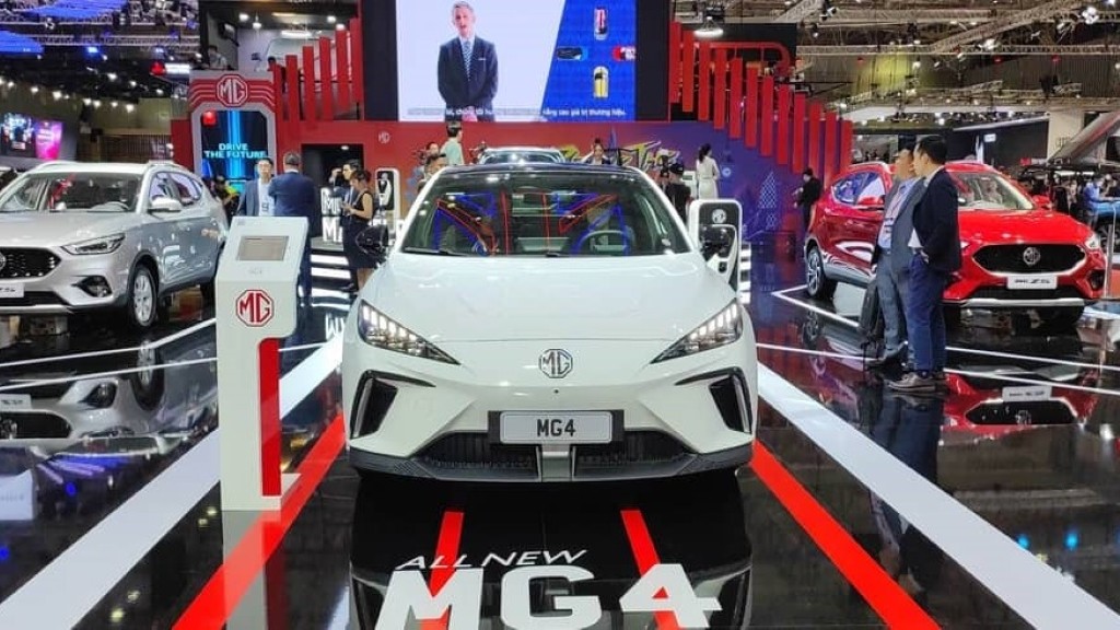 Chi tiết MG MG4 EV tại Việt Nam: Mẫu xe điện thuộc phân khúc giá “mềm” thách thức VF e34 ảnh 4
