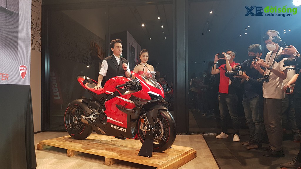 Đại gia Minh Nhựa chi 6 tỷ sở hữu siêu mô tô Ducati Superleggera V4 đầu tiên Việt Nam ảnh 2