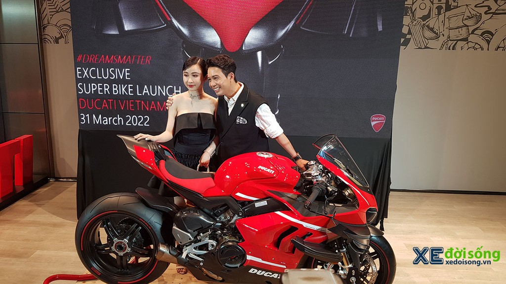 Đại gia Minh Nhựa chi 6 tỷ sở hữu siêu mô tô Ducati Superleggera V4 đầu tiên Việt Nam ảnh 3