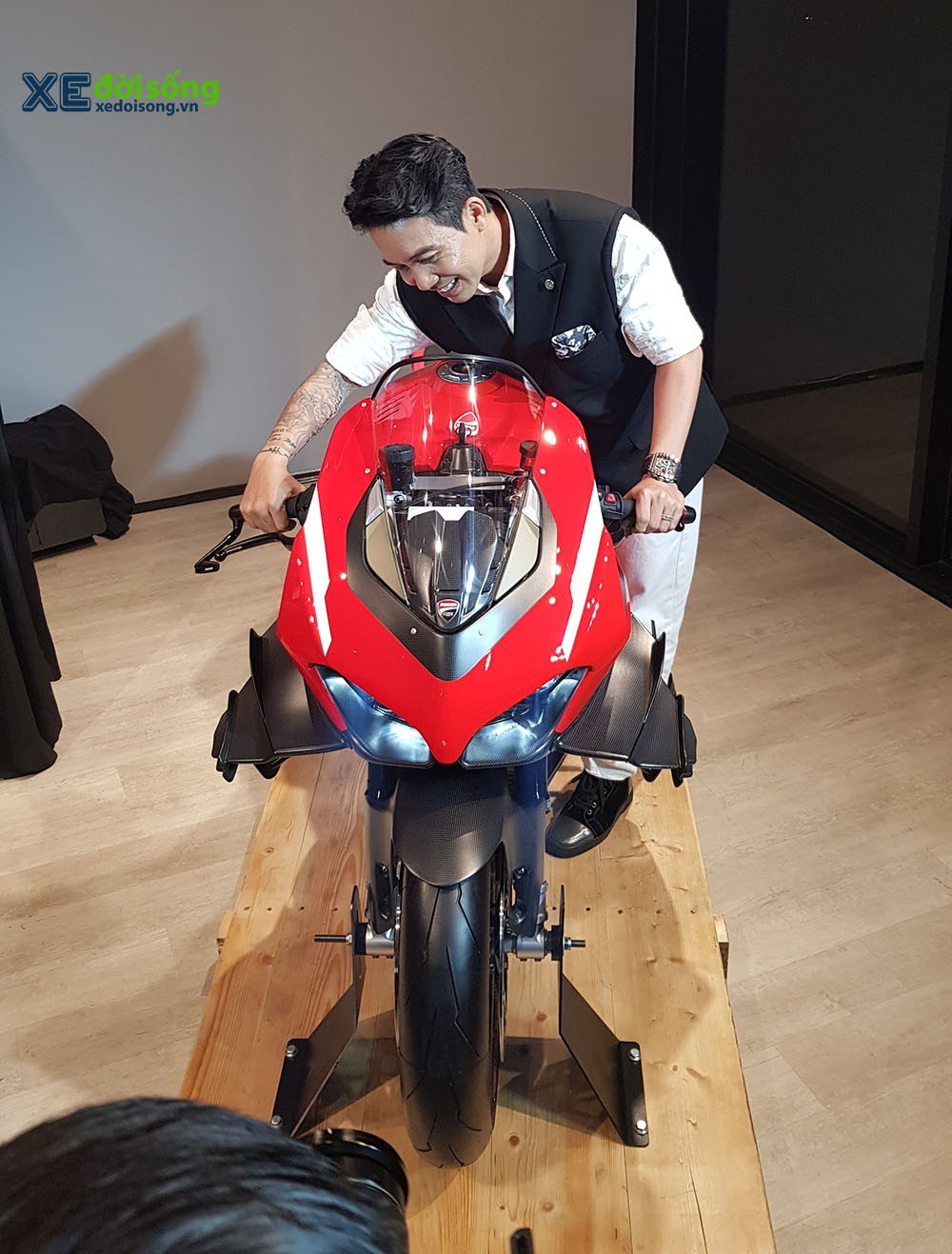 Đại gia Minh Nhựa chi 6 tỷ sở hữu siêu mô tô Ducati Superleggera V4 đầu tiên Việt Nam ảnh 6
