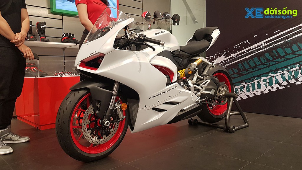 Đại gia Minh Nhựa chi 6 tỷ sở hữu siêu mô tô Ducati Superleggera V4 đầu tiên Việt Nam ảnh 8