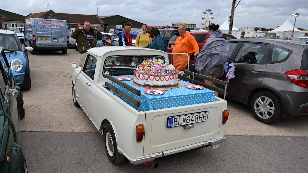 60 năm sinh nhật MINI: Hàng ngàn dân chơi xe đổ về Anh Quốc  ảnh 8