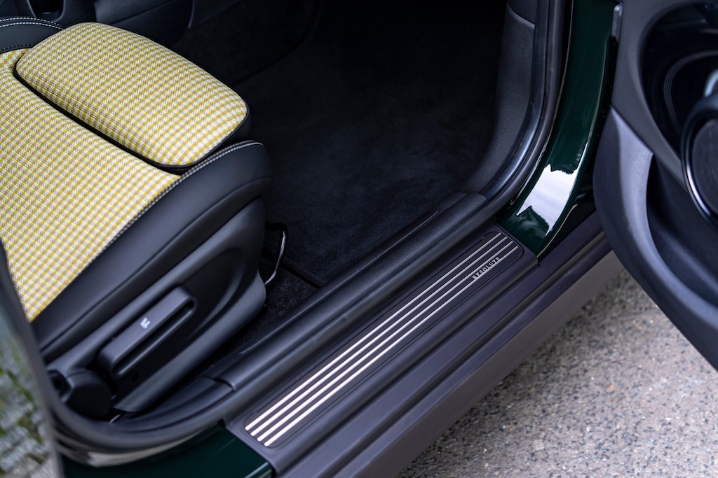 Hatchback hạng B bản đặc biệt MINI Cooper S 5-Cửa Resolute Edition 