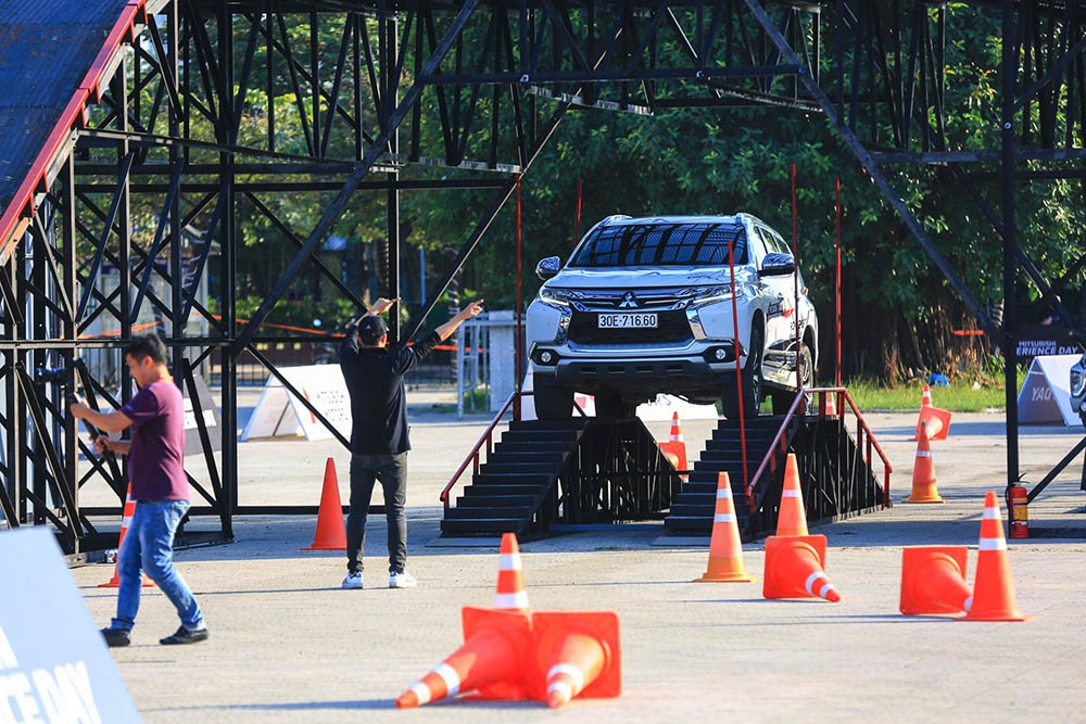 Nữ hoàng tốc độ người Malaysia và những chiếc Mitsubishi tạo sức hút tại sân Mỹ Đình  ảnh 18