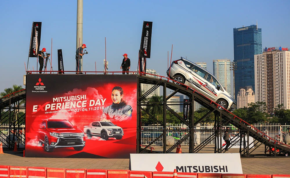 Nữ hoàng tốc độ người Malaysia và những chiếc Mitsubishi tạo sức hút tại sân Mỹ Đình  ảnh 15