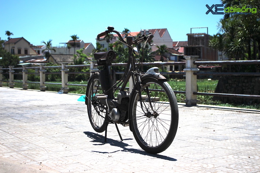 Diện kiến “cụ” xe đạp máy Mobylette AV3 nguyên bản sau 70 năm, bảo vật tại phố cổ Hội An ảnh 1
