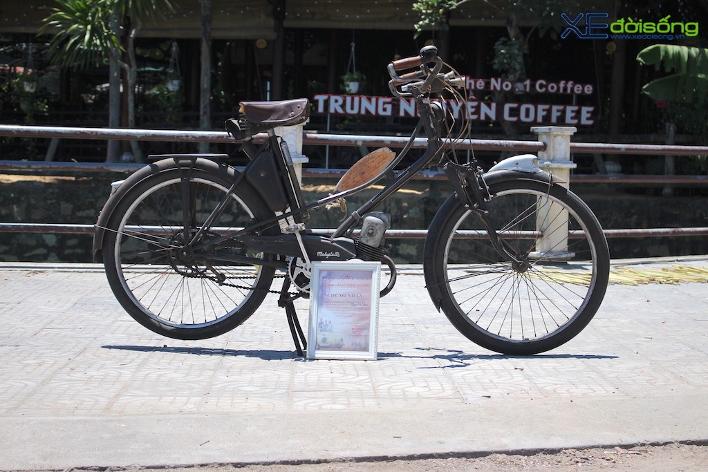 Diện kiến “cụ” xe đạp máy Mobylette AV3 nguyên bản sau 70 năm, bảo vật tại phố cổ Hội An ảnh 2