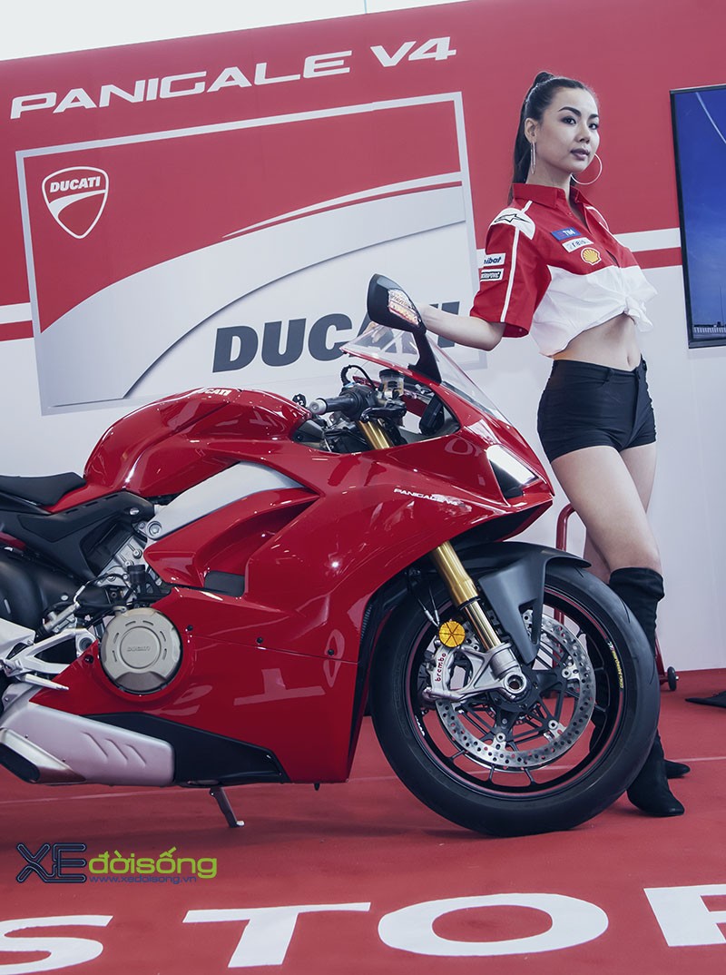Người mẫu Lại Thanh Hương cá tính với Ducati Panigale V4 S  ảnh 6