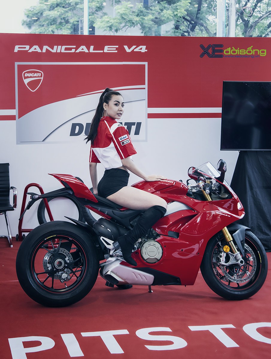 Người mẫu Lại Thanh Hương cá tính với Ducati Panigale V4 S  ảnh 9