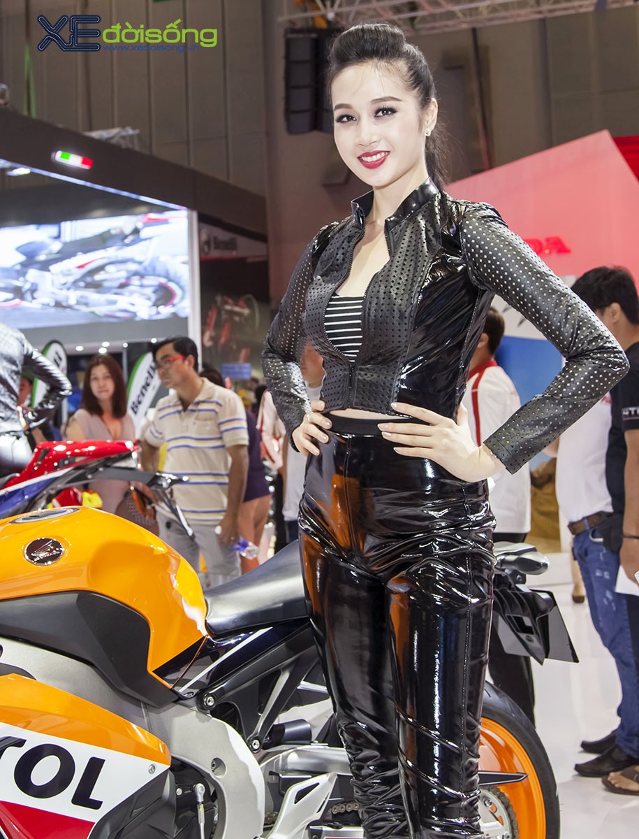 Siêu mẫu Thu An đọ dáng siêu mô tô Honda CBR1000RR Fireblade ảnh 5