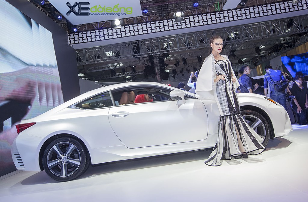 Dàn người mẫu Lexus sắc bén nhất Vietnam Motor Show 2016 ảnh 2