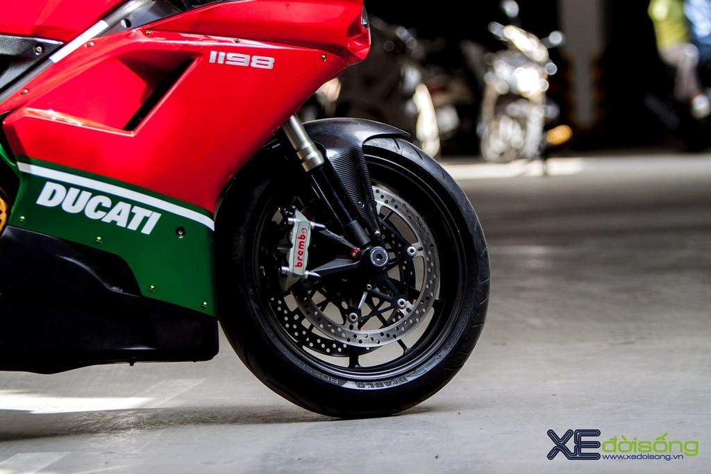 Ngắm Ducati 1198, huyền thoại trong làng Super Bike xi-lanh đôi ảnh 6