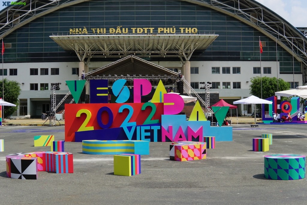 Hàng loạt xe Vespa cổ hội tụ tại hai miền Nam – Bắc trong ngày hội Vespa Day 2022 lần đầu tại Việt Nam ảnh 3