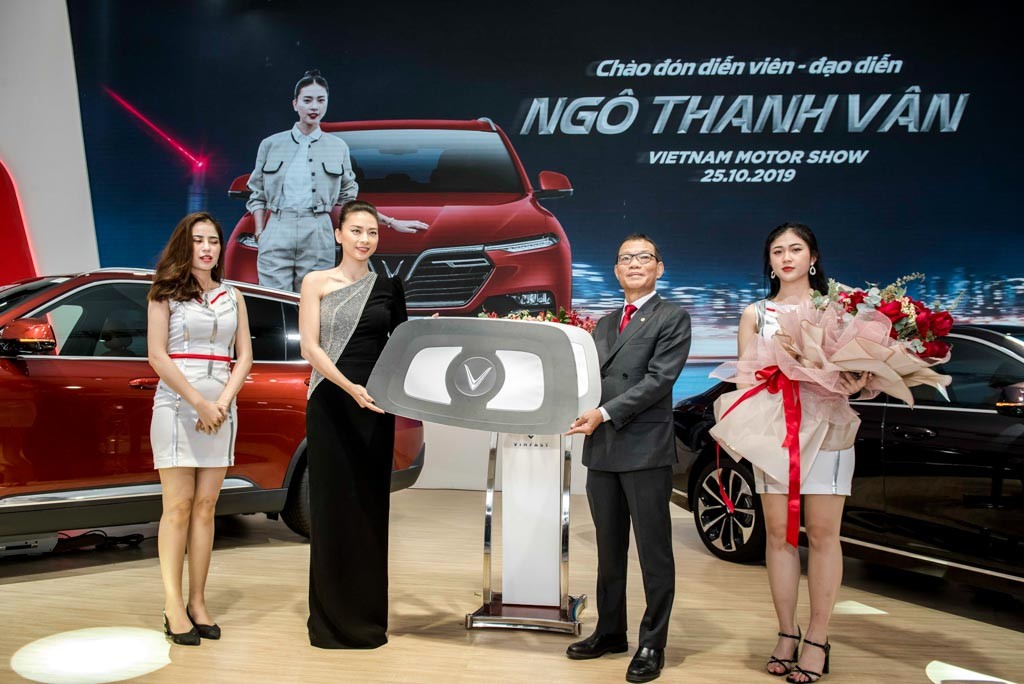 Làm đại sứ thương hiệu, Ngô Thanh Vân được VinFast tặng xe với màu ngoại thất “độc đáo“ ảnh 1