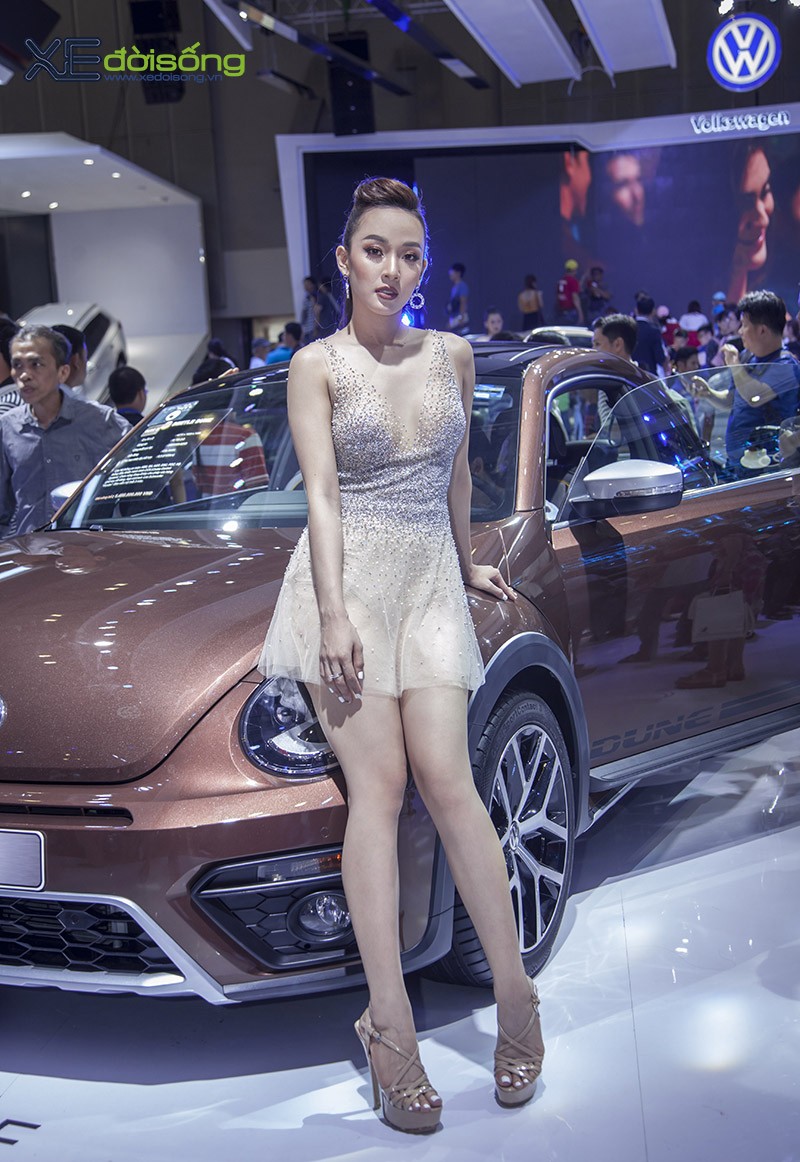 Dàn mẫu Việt sắc sảo, gợi cảm bên xe Volkswagen đẳng cấp Đức ảnh 10