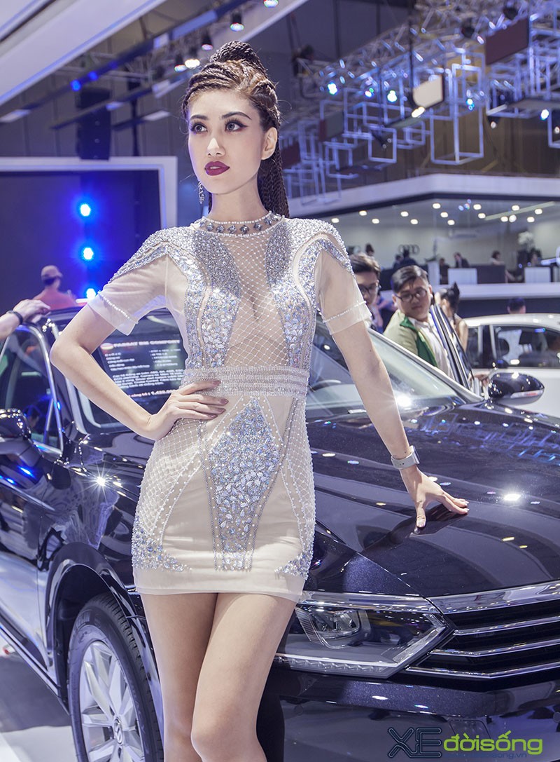 Dàn mẫu Việt sắc sảo, gợi cảm bên xe Volkswagen đẳng cấp Đức ảnh 15