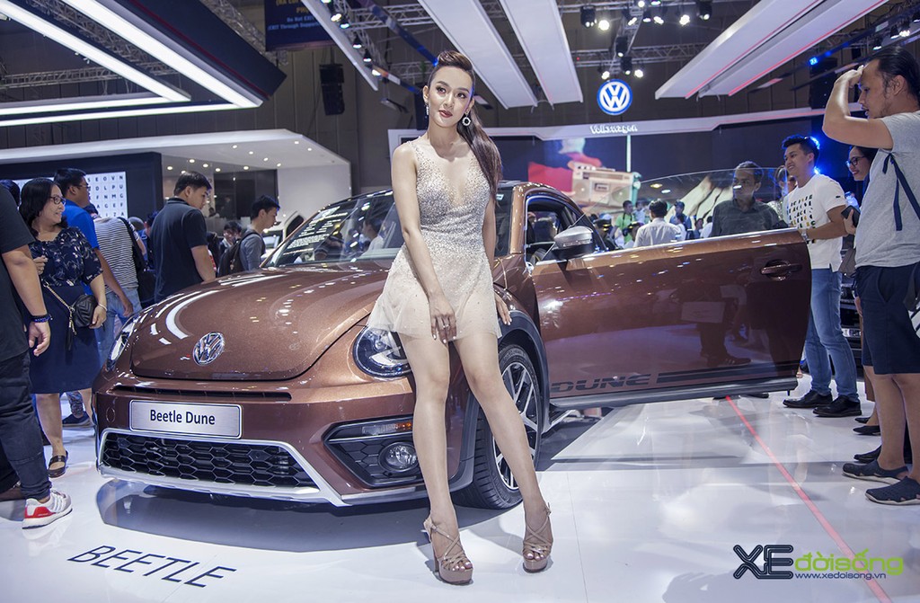 Dàn mẫu Việt sắc sảo, gợi cảm bên xe Volkswagen đẳng cấp Đức ảnh 1