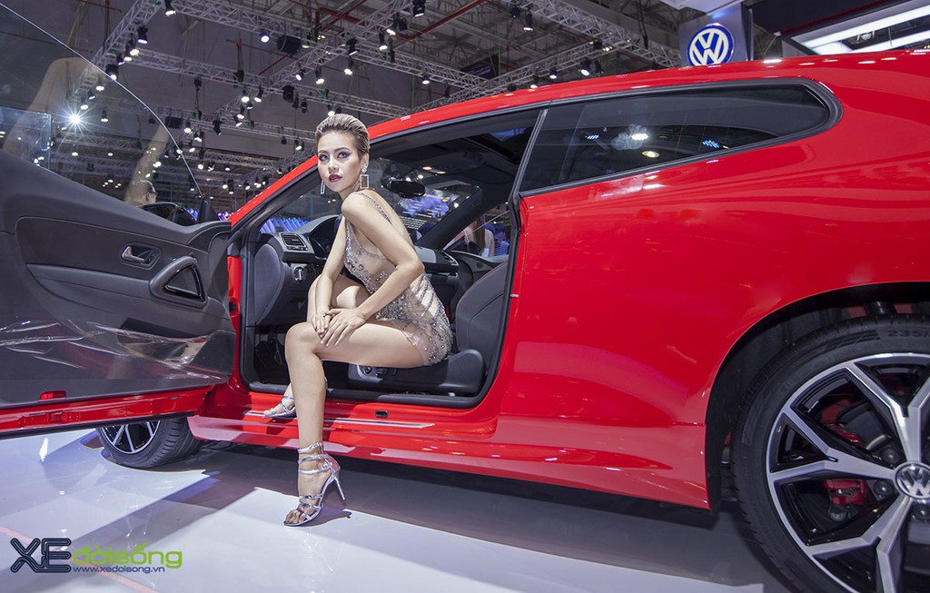 Dàn mẫu Việt sắc sảo, gợi cảm bên xe Volkswagen đẳng cấp Đức ảnh 3