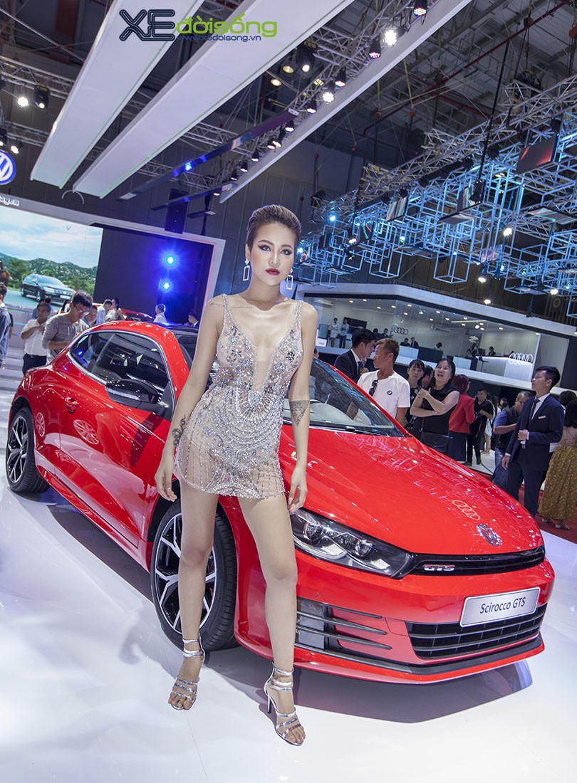 Dàn mẫu Việt sắc sảo, gợi cảm bên xe Volkswagen đẳng cấp Đức ảnh 9