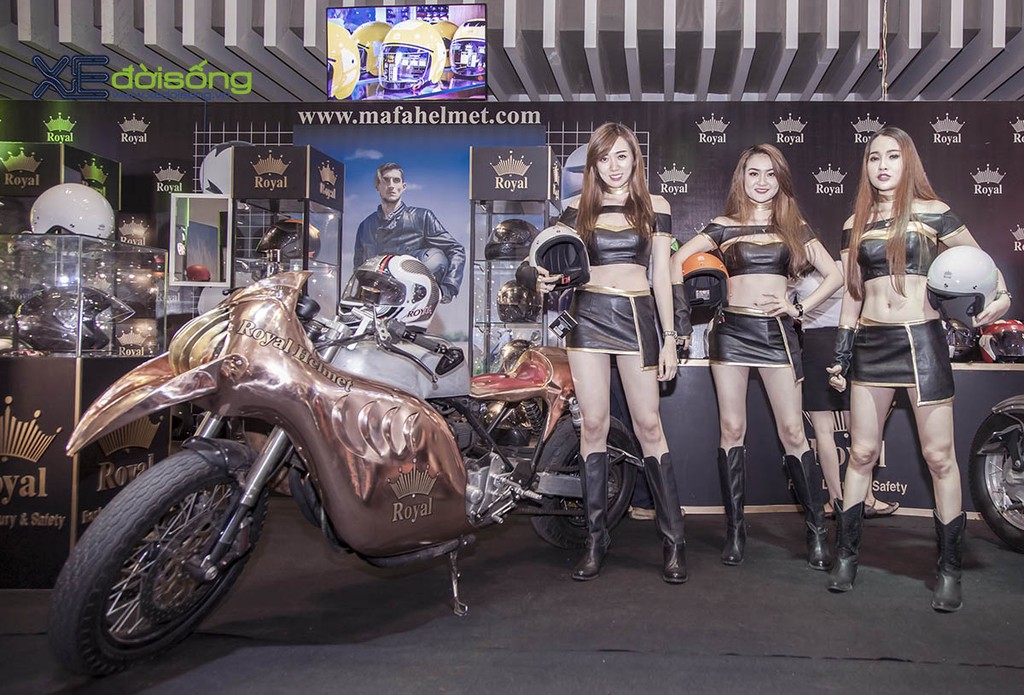 Người đẹp và “Quái thú” tại triển lãm xe máy Việt Nam ảnh 3