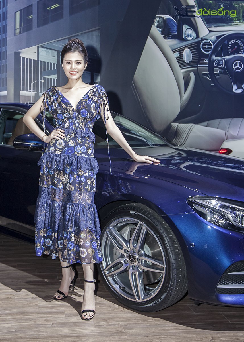 Dàn mỹ nữ khoe sắc bên xe Mercedes-Benz, diện BST Romance của NTK Adrian Anh Tuấn  ảnh 17