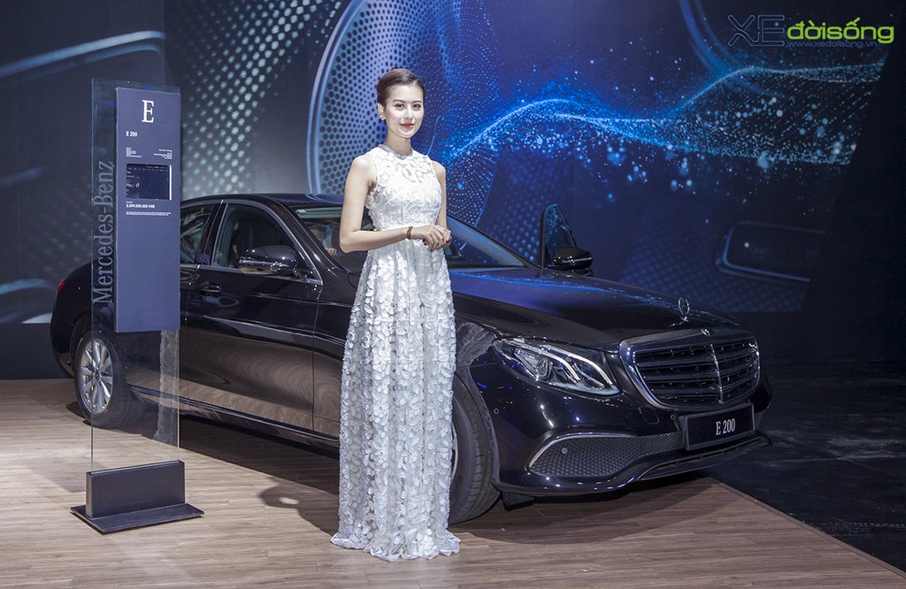 Dàn mỹ nữ khoe sắc bên xe Mercedes-Benz, diện BST Romance của NTK Adrian Anh Tuấn  ảnh 5