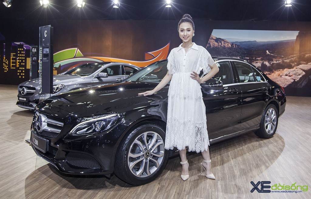 Dàn mỹ nữ khoe sắc bên xe Mercedes-Benz, diện BST Romance của NTK Adrian Anh Tuấn  ảnh 7