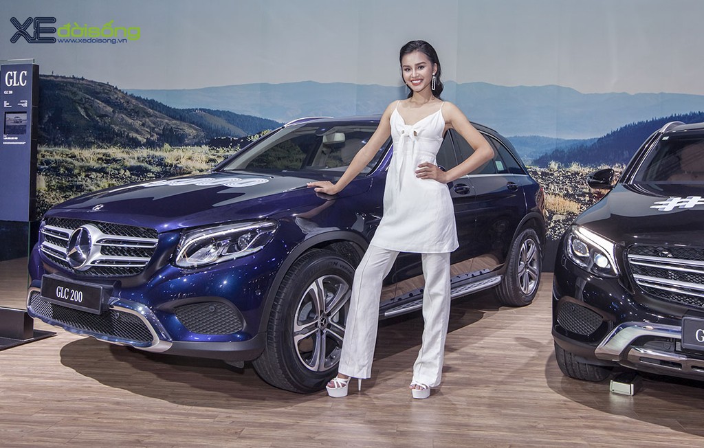 Dàn mỹ nữ khoe sắc bên xe Mercedes-Benz, diện BST Romance của NTK Adrian Anh Tuấn  ảnh 9