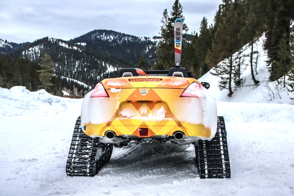 Mui trần Nissan 370Z Roadster hóa thân thành “chiến xa” núi tuyết ảnh 3
