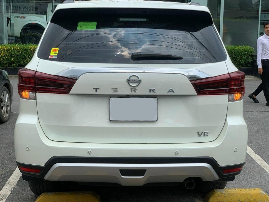 SUV hạng trung Nissan Terra 2022 về đại lý tại Hà Nội, trang bị thế này thì đấu Ford Everest kiểu gì? ảnh 2