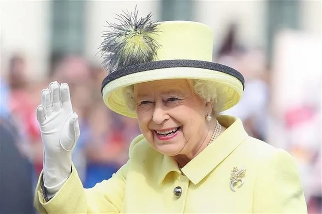 Nữ hoàng Anh Elizabeth II băng hà, để lại bộ sưu tập xe khiến nhiều dân chơi phải nể phục ảnh 1