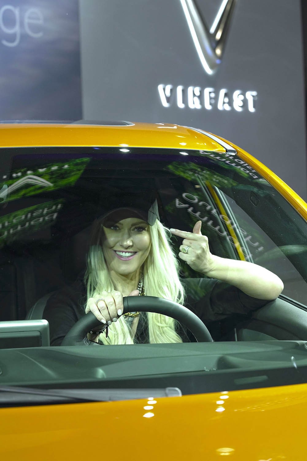 “Nữ hoàng review” Supercar Blondie nói gì khi lần đầu lái VinFast VF 8 tại Mỹ? ảnh 3