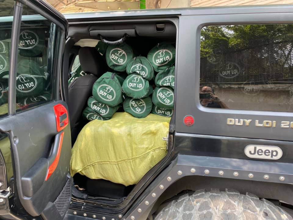 Ông chủ Võng xếp Duy Lợi lái “Jeep Vương” chở đồ từ thiện ủng hộ chống dịch Covid-19 ảnh 3